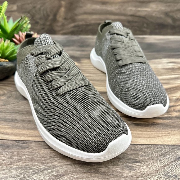 NIB Clarks Cloudsteppers 9M Nova Glint Mesh Comfort Sneakers Dark Olive Combo - Picture 4 of 12